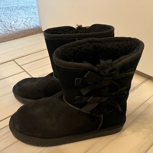 Girls Koolaburra Ugg boots size 4 youth